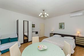 Apartments Jakov