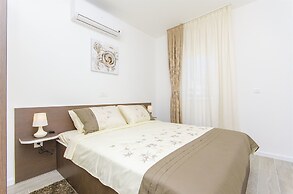 Apartments Villa V