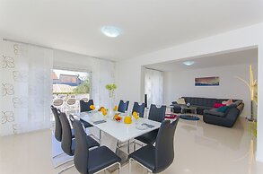 Apartments Villa V