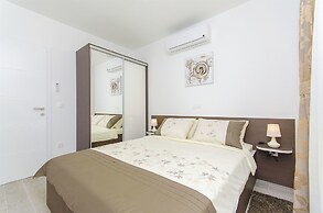 Apartments Villa V