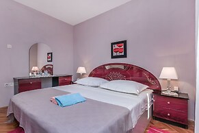 Apartment and Rooms Tatjana