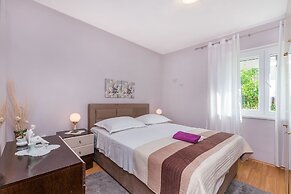 Apartment and Rooms Tatjana