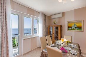 Apartment and Rooms Tatjana