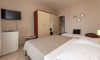 Apartment and Rooms Tatjana