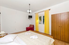 Apartments and Rooms Stjepan