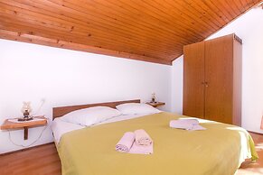 Apartments and Rooms Stjepan