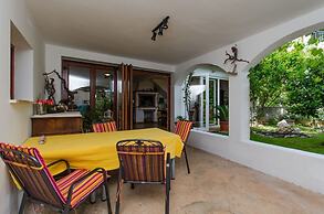 Apartments and Rooms Anita