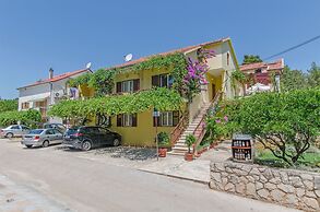 Apartments and Rooms Anita