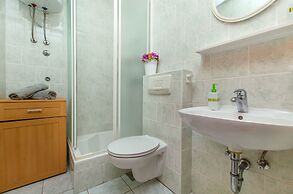 Apartments and Rooms Anita