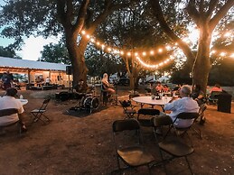 Stonewall Motor Lodge