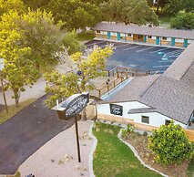 Stonewall Motor Lodge