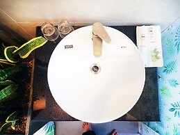 Benzen Boutique Stays Hostel and Apartment