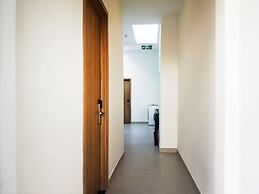 Benzen Boutique Stays Hostel and Apartment