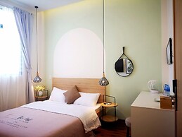 Benzen Boutique Stays Hostel and Apartment