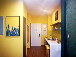 Benzen Boutique Stays Hostel and Apartment