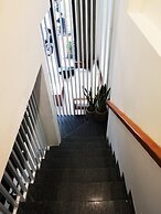 Benzen Boutique Stays Hostel and Apartment