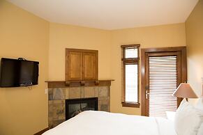 Updated 2 Br -fireplace & Balcony- 20% Off Winter Rates 2 Bedroom Cond