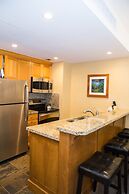 Updated 2 Br -fireplace & Balcony- 20% Off Winter Rates 2 Bedroom Cond