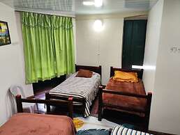 Hostal Latitud Ecuem