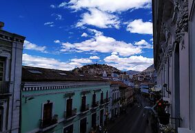 Hostal Latitud Ecuem