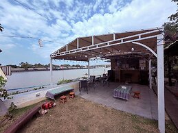 Ayutthaya Garden River Home