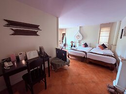 Ayutthaya Garden River Home