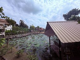 Ayutthaya Garden River Home