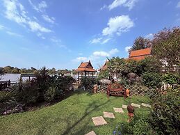 Ayutthaya Garden River Home