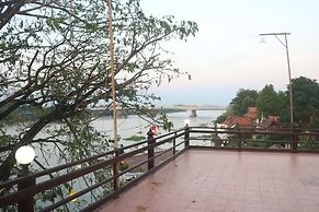 Ayutthaya Garden River Home