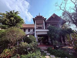 Ayutthaya Garden River Home