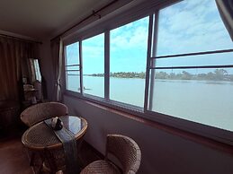 Ayutthaya Garden River Home