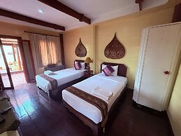 Ayutthaya Garden River Home