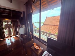 Ayutthaya Garden River Home