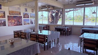 Ayutthaya Garden River Home
