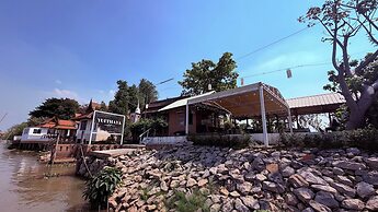 Ayutthaya Garden River Home