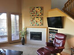 River Ridge 416a 2 Bedroom Condo by RedAwning