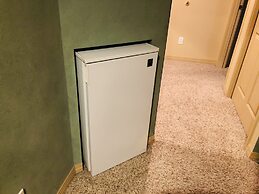 River Ridge 416b 1 Bedroom Condo by RedAwning