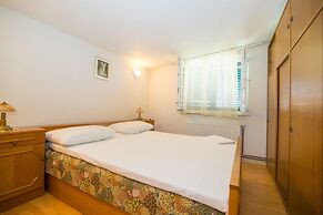 Apartment and Rooms Ruza