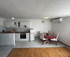 Apartment and Rooms Ruza