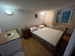 Apartment and Rooms Ruza