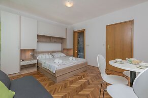 Apartments and Room Nevenka