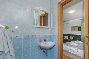 Apartments and Room Nevenka