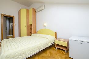 Apartment and Rooms Mate