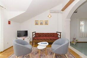 Apartment and Rooms Mate