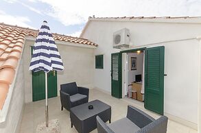 Apartment and Rooms Mate