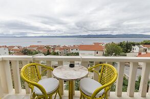 Apartment and Rooms Mate