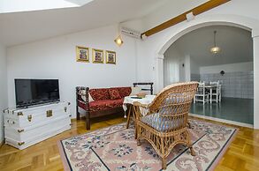 Apartment and Rooms Mate