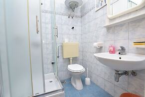 Apartments and Rooms Jakov