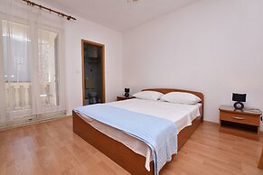 Apartments and Rooms Jakov