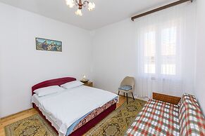 Apartments and Rooms Jakov